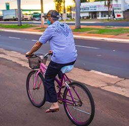 Passeio ciclistico com proteção facial. - Canon EOS REBEL T5i - ISO-400