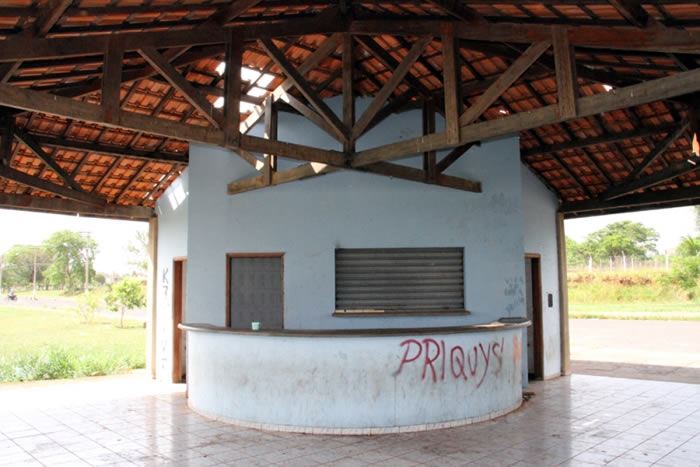 rea_interna_do_Prdio_da_lanchonete_danificada_por_ao_de_vandalismo