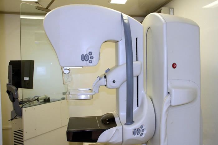 Equipamento_de_mamografia_instalado_dentro_da_Carreta_do_Hospital_do_Cncer_de_Barretos