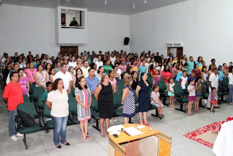 Destaca o público presente na abertura da III Mostra da Educação Infantil.