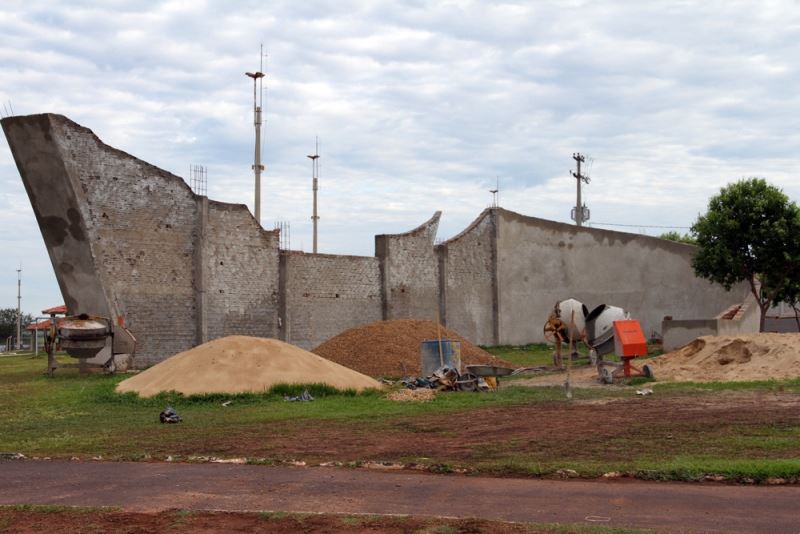 Construção de novos monumentos.