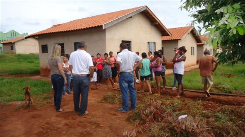 Visita das 27 Familias nas casas do Colinas do Tietê.