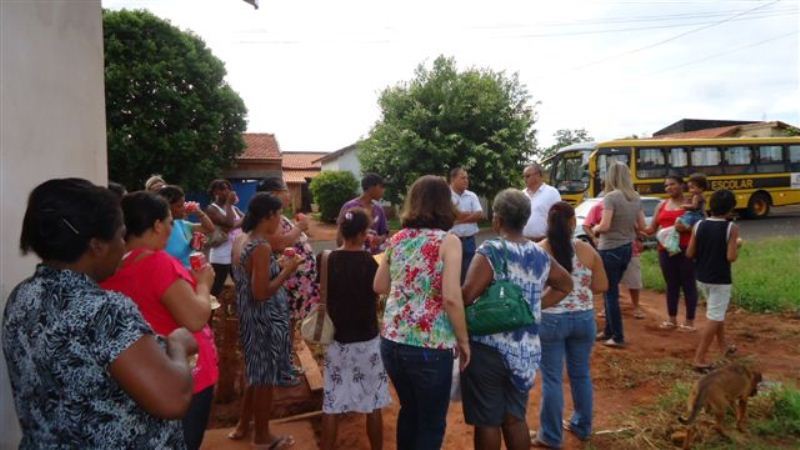 Visita das 27 Familias nas casas do Colinas do Tietê.