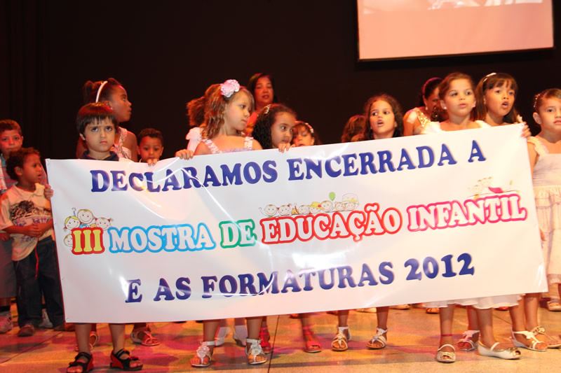 Ao todo 289 alunos receberam seus diplomas na Casa da Cultura, em 4 dias de solenidades, com apresentações, músicas cantadas pelos alunos, leituras, dentre outras manifestações artísticas que enriqueceram as formaturas.