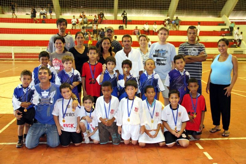 Festival esportivo de futsal e de futebol.