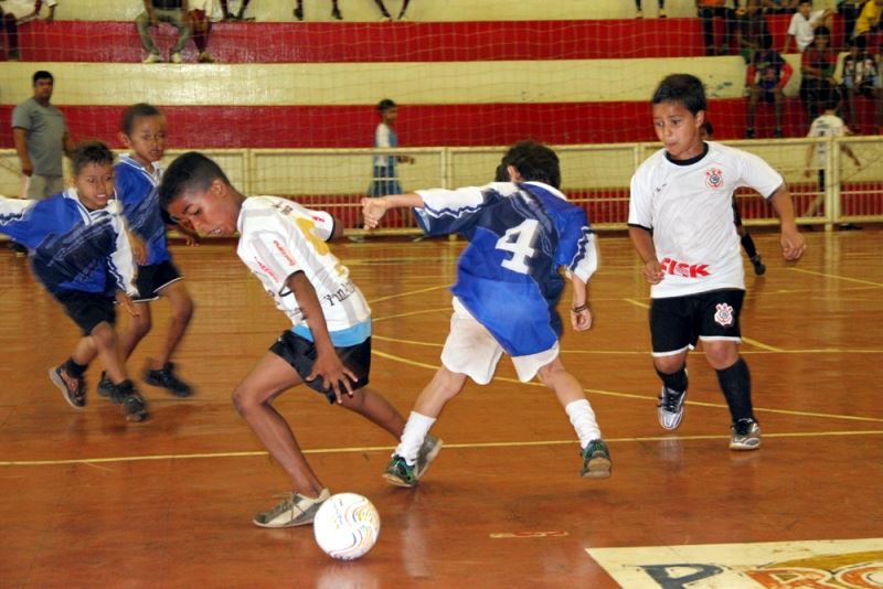 Festival esportivo de futsal e de futebol.