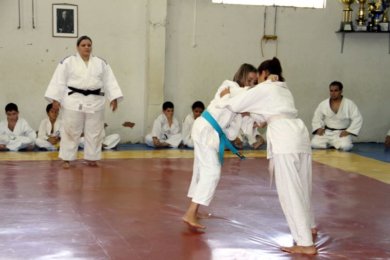 Os judocas de Pereira Barreto reuniram-se na tarde deste sábado (22) no Centro Cultural Esportivo Municipal.