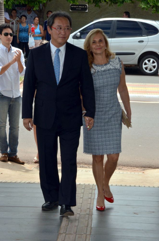 Prefeito Arnaldo Enomoto e a Primeira Dama e Presidente do Fundo Social de Solidariedade Sra. Maria José Cézar Enomoto.