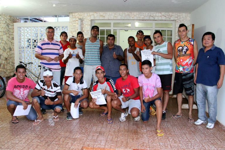 A foto destaca os dirigentes das 20 equipes participantes, durante a realização do Congresso Técnico que aconteceu na última quinta-feira (03), na sede do DME.