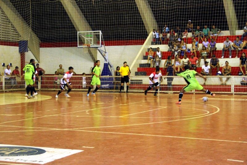 Noite de muitos gols no segundo dia do Campeonato Municipal de Futsal.