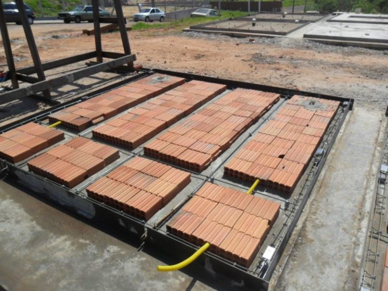 A foto destaca o novo modelo de construção de Casas da CDHU 9e542