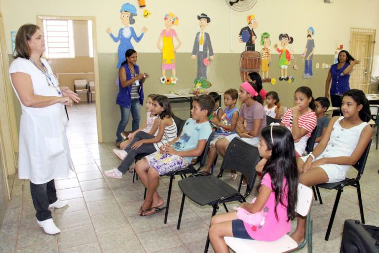 Usuários da UBS Nova Veneza receberem as atividades no espaço físico do Projeto de Bem Com a Vida 833ec