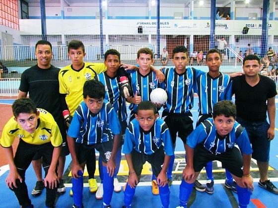 Equipe de Futsal Menor do DME, que disputa o 7º Campeonato Aberto de Futsal Mirim em Jales