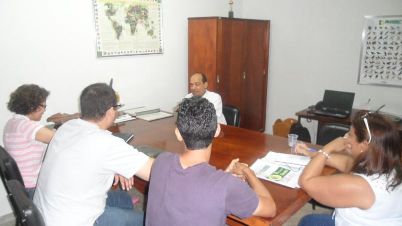 Representantes da Prefeitura Municipal estiveram em Ilha Solteira com o biólogo João Henrique Pinheiro Dias.