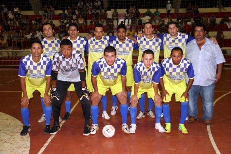 Moleke Travesso e SindicatoPrefeitura avançam e agora se enfrentam na quarta-feira para decidir uma vaga na final.