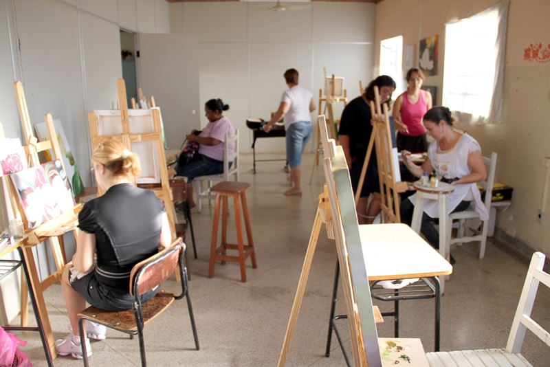 O curso de pintura em tela é uma opção tanto para quem quer um hobbie diferente na área artística como para quem quer uma forma de complementar a renda