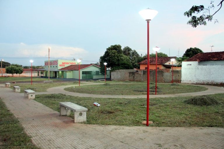Praça da Convivência no Jardim Oitis