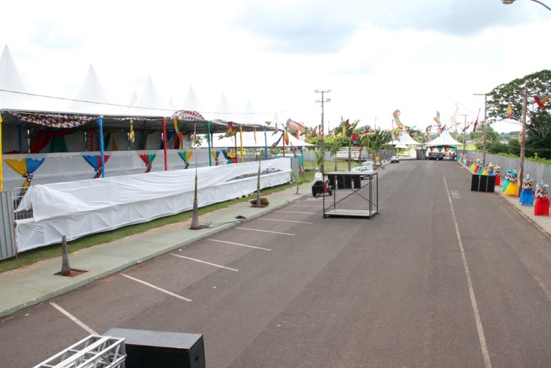 Vista parcial do recinto onde será realizado os bailes carnavalesco do Carnapraia 2013