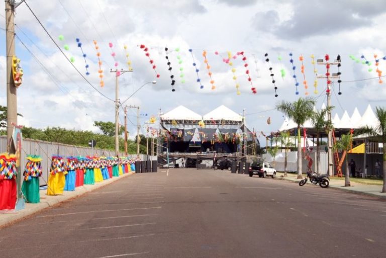 O Carnapraia 2013 terá início nesta sexta-feira no balneário da Praia Municipal Pôr-do-Sol, um evento realizado pela Prefeitura da Estância Turística de Pereira Barreto