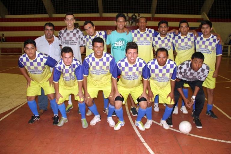 A equipe SINDICATO/Prefeitura, vice-campeã do Campeonato Municipal de Futsal de Férias, precisa da vitória para avançar às semifinais do Campeonato