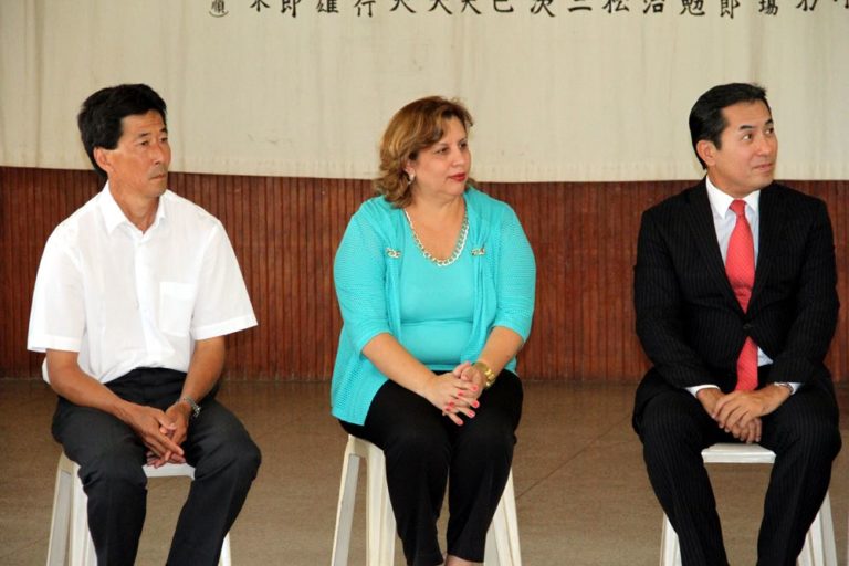 Sérgio Issao Massuda, Presidente do Museu Histórico da ACEP, Marialba da Glória Garcia Carneiro, vice-prefeita e o Sr. Noriteru Fukushima, Cônsul geral do Japão em São Paulo.