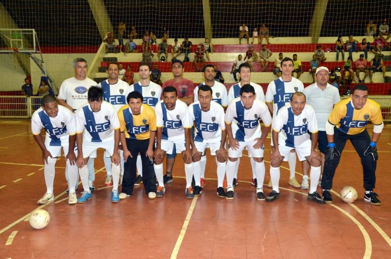 Equipe Campeã JOVECLojas Francini do Campeonato Regional de Futsal 2013 9ee95
