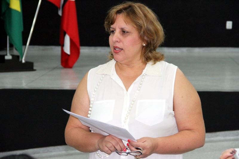 Secretária de Educação Marialba da Glória Garcia Carneiro ficou como representante regional Titular e a secretária de Educação