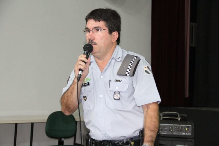 tenente lacio figueiroa janior comandante do segundo pelotao da 1a cia segundo batalhao da polacia militar ambiental de castilho-sp b7ed2