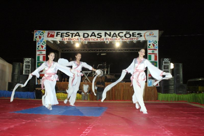 A foto de arquivo destaca apresentação artística na 7º Festa das Nações realizada no ano de 2011