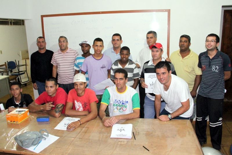 Foto: Destaca os representantes das equipes participantes do Campeonato de Futebol Amador 2013