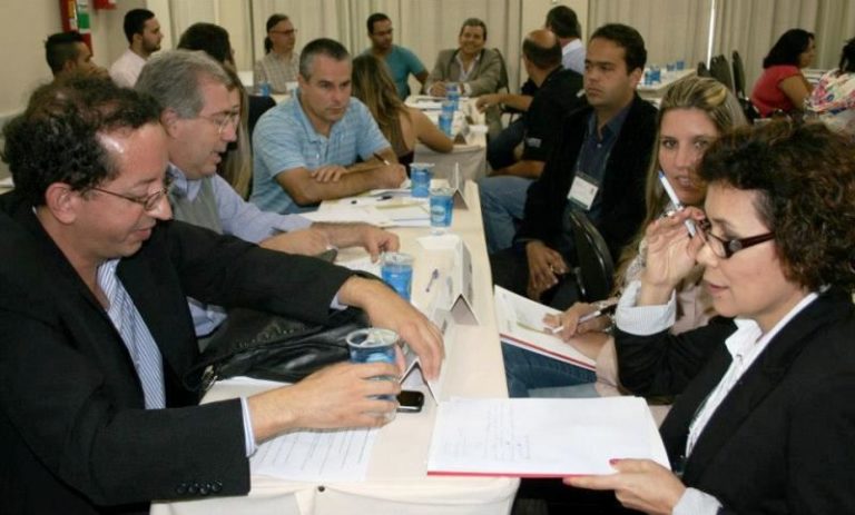 Secretária Maria Lucia de Freitas Sossolote e os Secretários, diretores e gestores de turismo das estâncias paulistas na reunião que aconteceu na última semana na Capital Paulista