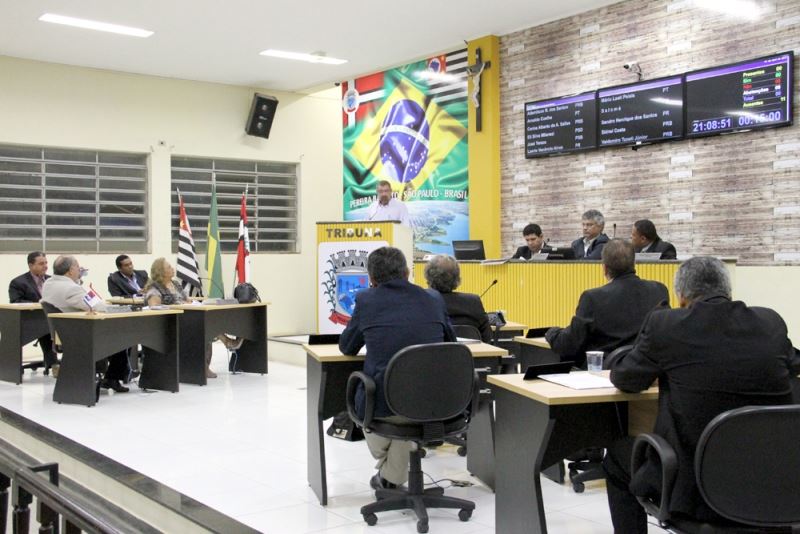 O Secretário Municipal, Eng. Marco Antônio Machado, durante a sessão desta segunda-feira (01), na Câmara Municipal de Vereadores