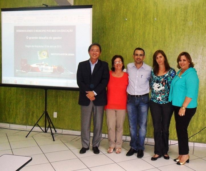 Foto: Prefeito Arnaldo Enomoto, Sr.ª Shirley Ferrari, Prefeito Edenilson de Almeida e a Profº Marialba Carneiro
