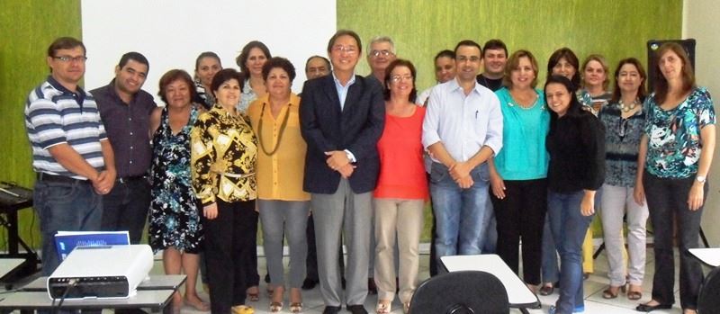 Prefeito Arnaldo Enomoto e os Dirigentes Municipais que participaram na reunião da reunião dos municípios integrantes da UNDIME Regional (União Nacional dos Dirigentes Municipais de Educação) juntamente com a AMENSP (Associação dos Municípios do Extremo Noroeste do Estado de São Paulo)