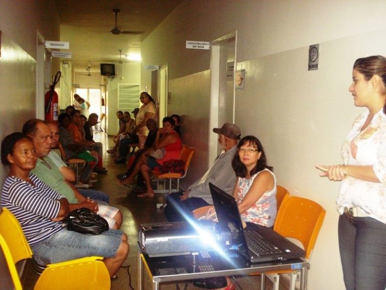 Durante palestra realizada na UBS-COHAB, com as Enfermeiras da ECAB, Vania e Fernanda com o Tema “Hipertensão Arterial Consequências e controle Diário”