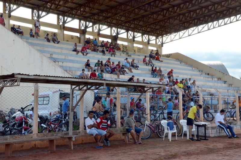 2- Foto: Vista parcial do público presente na última rodada do Campeonato de Futebol Amador, no Estádio Municipal “Joaquim Francisco Dias – sabiá”