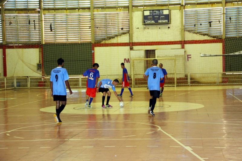 Foto: Destaque de lance de um jogo do campeonato comercial de futsal de 2012