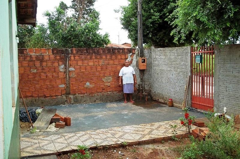 A mutuaria Onilza Carmelinda Vieira Silva,  solicitou a linha de crédito para construção de uma área na sua residência 