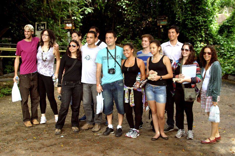 Grupo de jornalistas durante passeio no Campo dos Sonhos