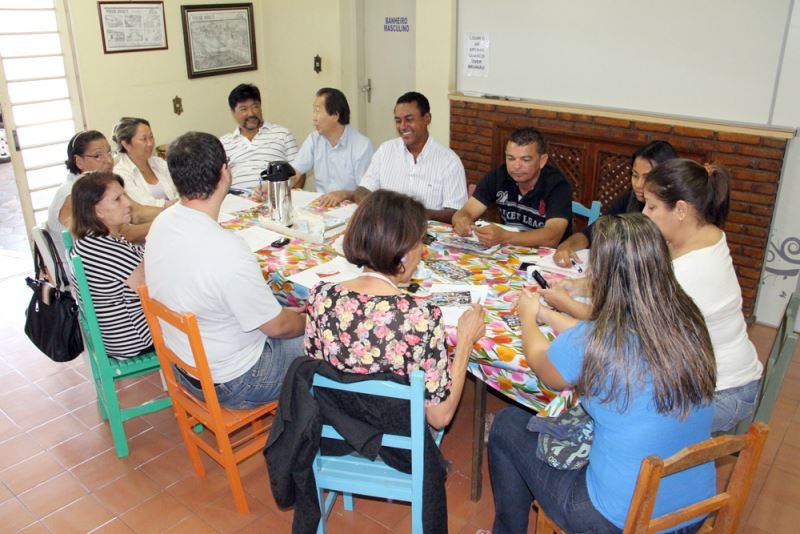 A foto destaca os membros do Conselho de Turismo que participaram da reunião na sede da Secretaria Municipal 