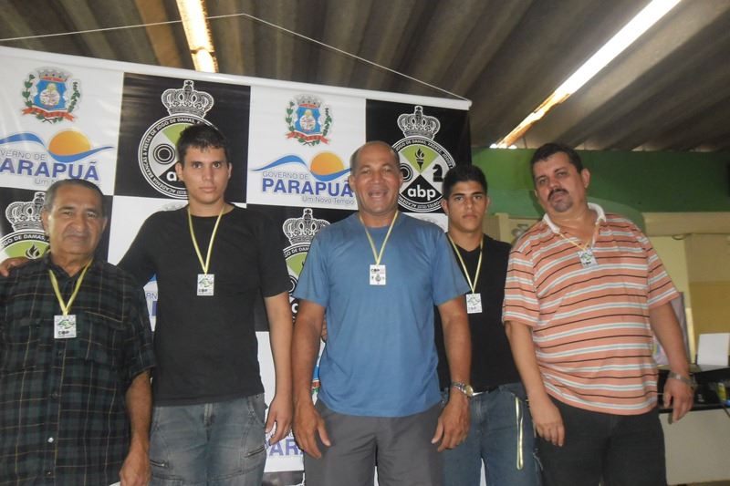 Foto: Vencedores de Pereira Barreto na Categoria livre: 7º Lugar Douglas de Menezes Ferreira, 9º lugar Lucas Bomfim e 10º lugar Sebastião Ferreira e a direita o Técnico Sebastião Ferreira