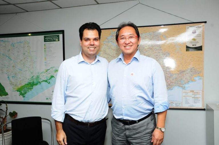 Prefeito Arnaldo Enomoto, com o Secretário Estadual do Meio Ambiente, Bruno Covas