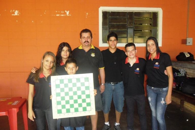 Em destaque os damistas pereira- barretense e o Sebastião Ferreira, monitor da Equipe Municipal de Damas