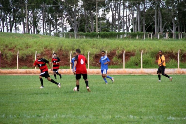 Foto: Lance do jogo entre os times do Canarinho e do PEBEC