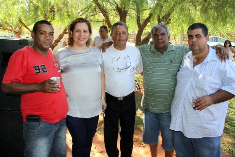 A Secretária de Educação e vice-prefeita, Marialba Carneiro, com os organizadores do evento 