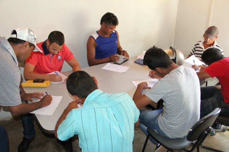 Foto: Interessados em uma vaga de emprego