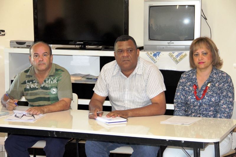Foto: (Esquerda pra direita) - Elias Vieira da Cruz Neto, Presidente do Conseg, José Carlos F. dos Santos, 1º Secretário e Maria Socorro Silva Monteiro, Vice-presidente