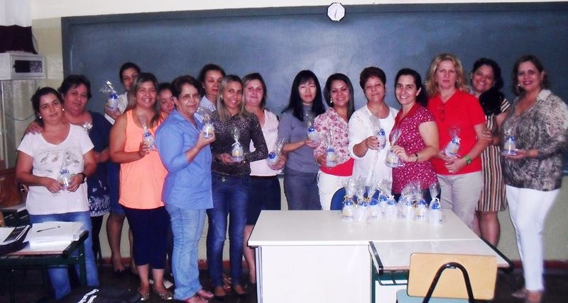 Foto: Secretária de Educação Marialba Carneiro e professores da Rede Municipal de Ensino que receberam orientações sobre a Saúde e o Comportamento Vocal