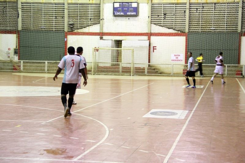 Lance de partida do Campeonato de Futsal comercial 2013