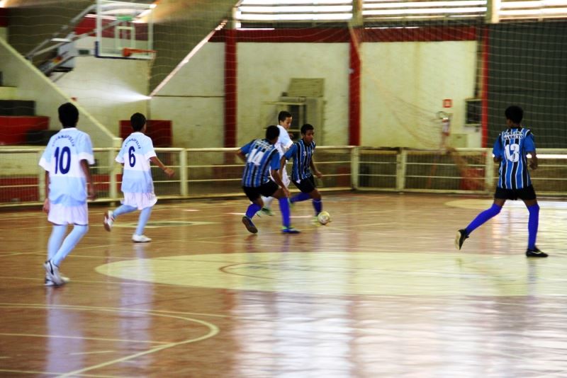 Lance de jogo do Campeonato de Futsal Menor